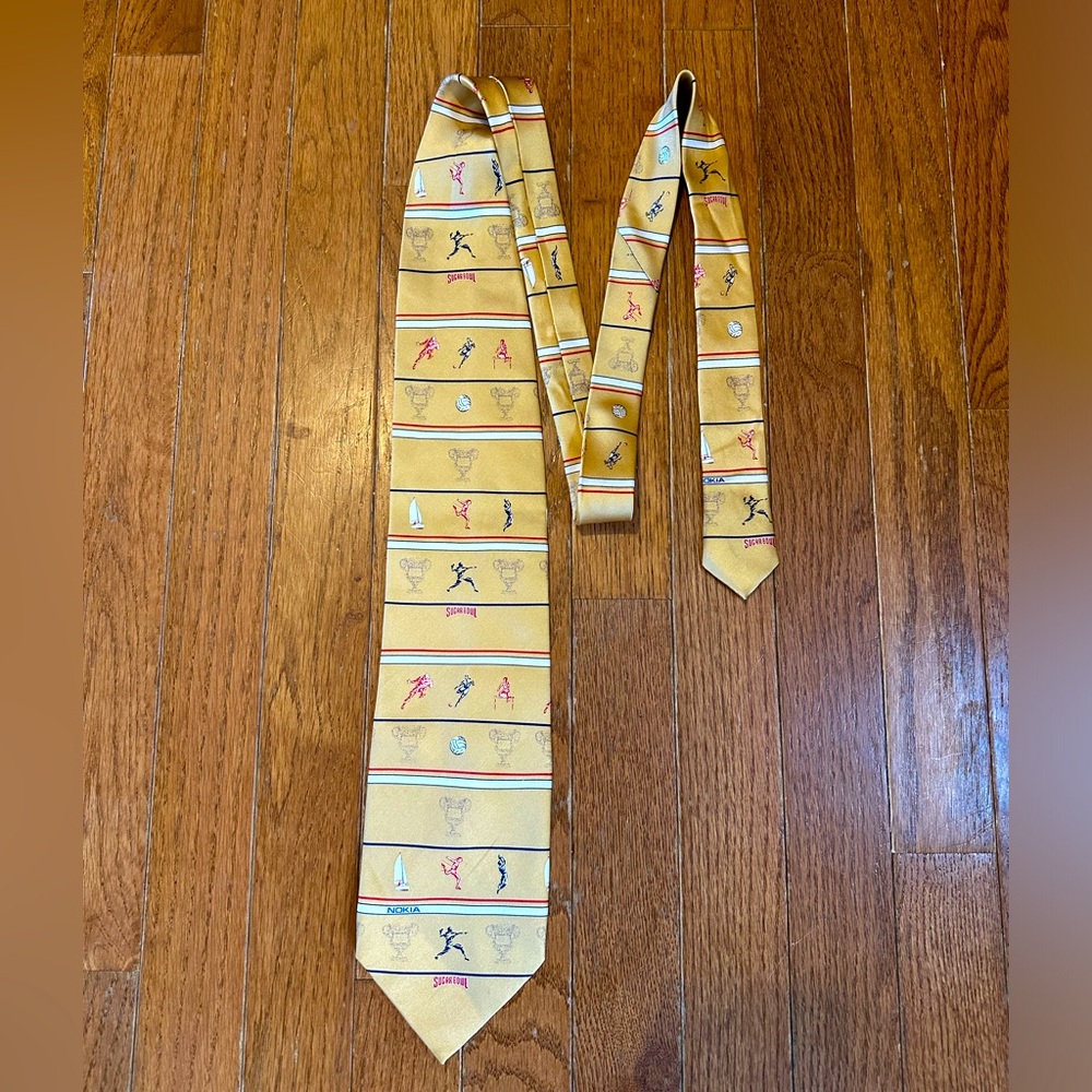 Men’s standard pointed Tie. NCAA Nokia Sugar Bowl 2002. 100%‎ Silk. Gold